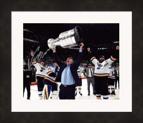 Craig Berube Autographing 8x10 FOTO SC2 Matted & Frammed - AUTOGREME NHL Photos