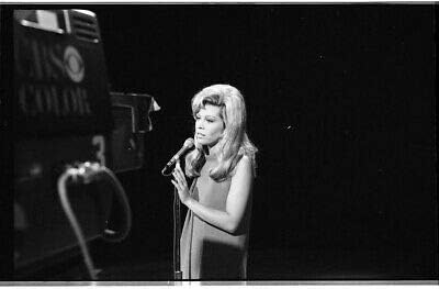 Nancy Sinatra peva na 1967 Ed Sullivan Show iskrena Original 35mm negativan