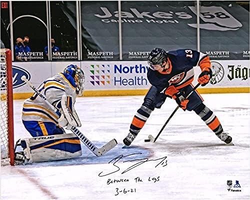 Mathew Barzal New York Islanders Autografirao je 16 x 20 cilja između fotografija nogu između natpisa 3/6/21